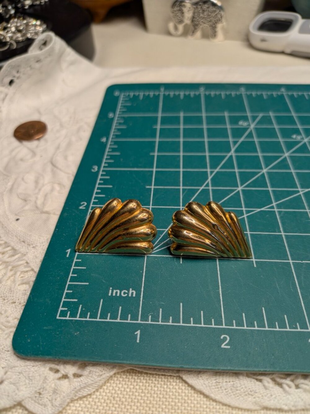 Creations Designs 14K Gold Fan Earrings – 4 g Hollow Design - Picture 8 of 15